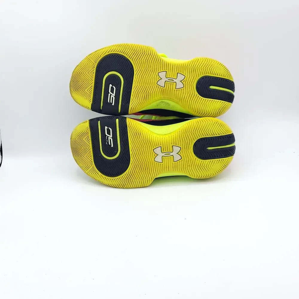 under armour gs sc 3zero iv Kids Size 2.5Y 3023919 -102